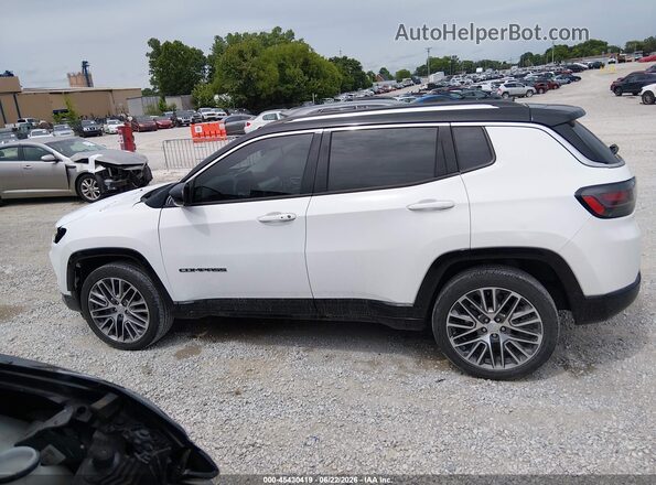 3C4NJDCB1NT121931 2022 JEEP COMPASS White 