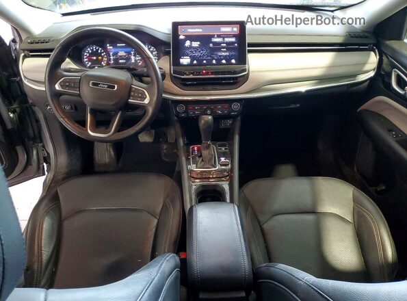 3C4NJDCB1NT227733 2022 JEEP COMPASS Silver Widok deski rozdzielczej