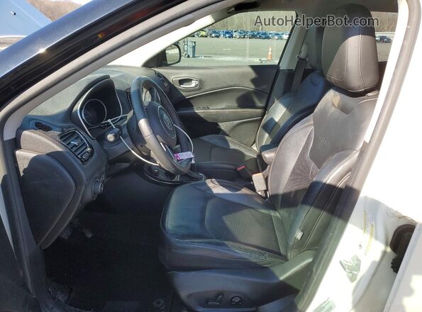 3C4NJDCB2HT688587 2017 JEEP COMPASS White Вид салону спереду