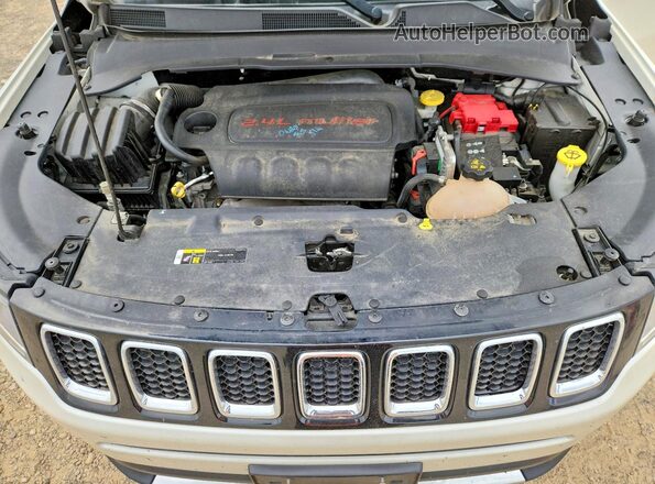 3C4NJDCB2KT712085 2019 JEEP COMPASS Белый Вид задней части салона