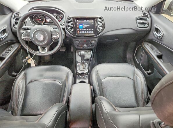 3C4NJDCB2KT712085 2019 JEEP COMPASS Белый Вид панели приборов
