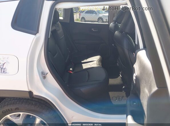 3C4NJDCB2KT748360 2019 JEEP COMPASS White Vista de la etiqueta del VIN