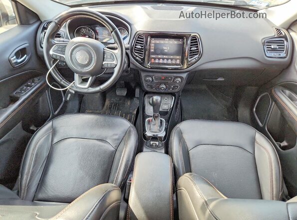 3C4NJDCB2LT239130 2020 JEEP COMPASS White Вид панелі приладів