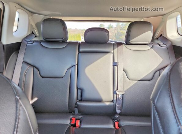 3C4NJDCB2LT239130 2020 JEEP COMPASS White Вид задніх сидінь