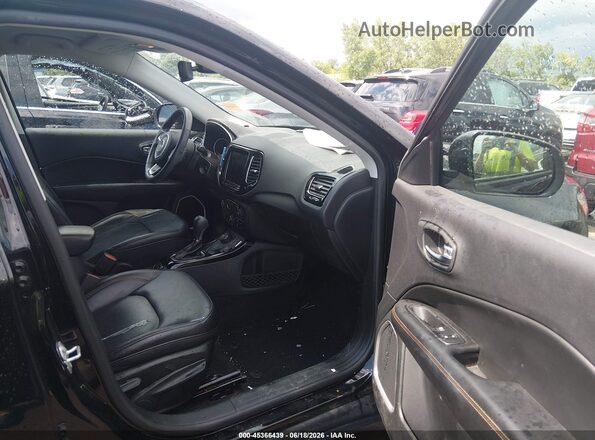 3C4NJDCB3JT470390 2018 JEEP COMPASS Black Front interior view