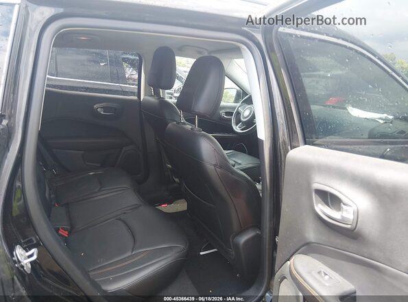 3C4NJDCB3JT470390 2018 JEEP COMPASS Black VIN sticker view