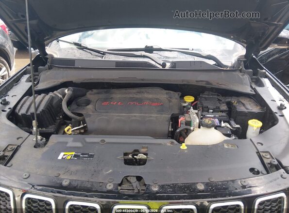 3C4NJDCB3JT470390 2018 JEEP COMPASS Black Rear view