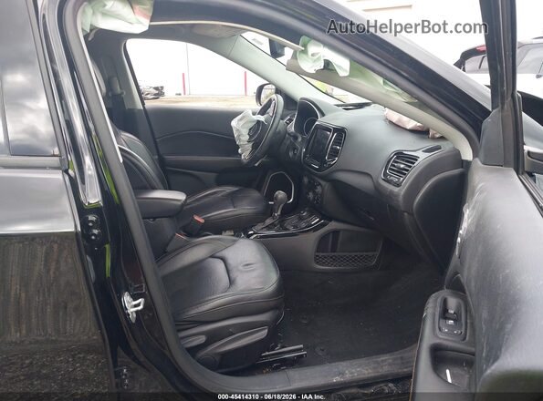 3C4NJDCB3KT673975 2019 JEEP COMPASS Черный Вид салона спереди
