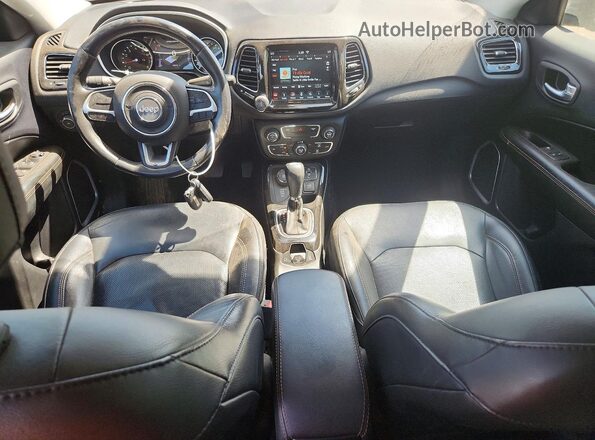 3C4NJDCB4JT259585 2018 JEEP COMPASS Gray Առջևի վահանակի տեսք