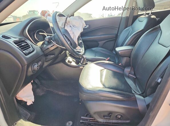 3C4NJDCB4KT761367 2019 JEEP COMPASS White Սալոնի դիմացի տեսք