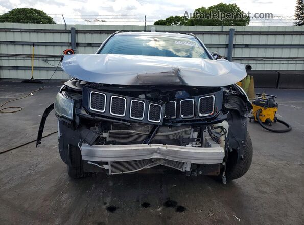 3C4NJDCB4KT791159 2019 JEEP COMPASS Silver Front view