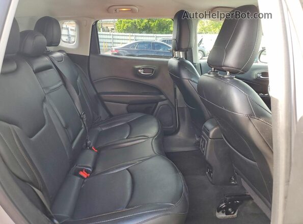 3C4NJDCB4KT791159 2019 JEEP COMPASS Silver Rear interior view
