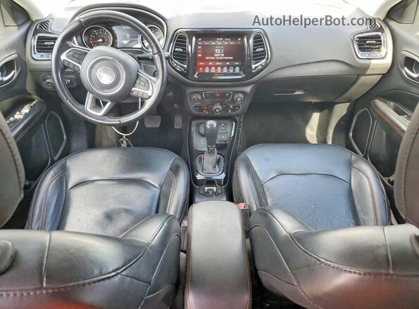 3C4NJDCB4KT791159 2019 JEEP COMPASS Silver Dashboard view