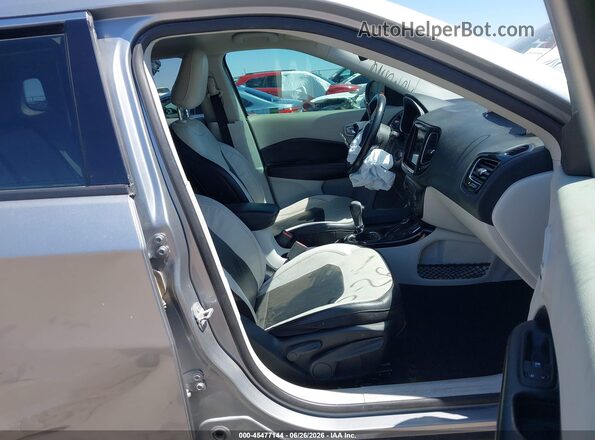 3C4NJDCB4LT127221 2020 JEEP COMPASS Silver Front interior view