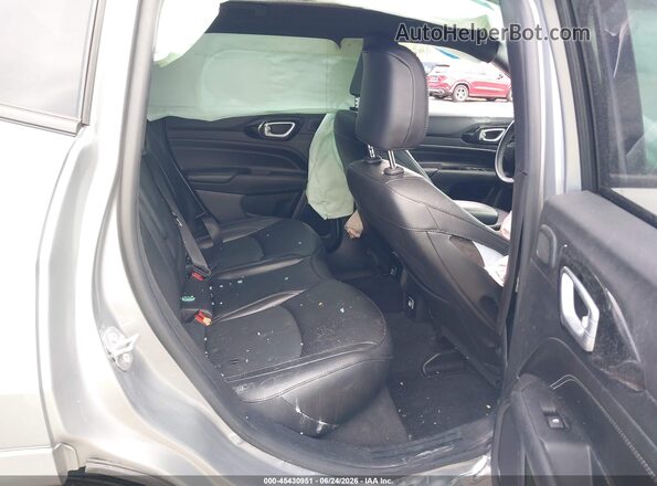 3C4NJDCB4NT183453 2022 JEEP COMPASS Gray Widok naklejki z numerem VIN