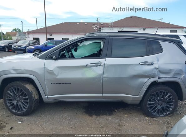3C4NJDCB4NT183453 2022 JEEP COMPASS Gray Widok wnętrza z tyłu