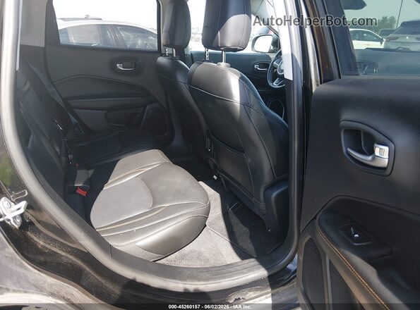 3C4NJDCB5JT231908 2018 JEEP COMPASS Black Widok naklejki z numerem VIN