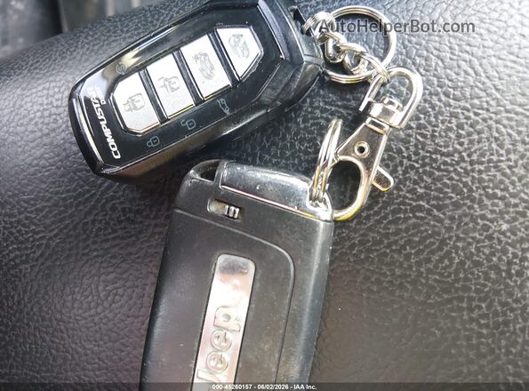 3C4NJDCB5JT231908 2018 JEEP COMPASS Black Widok deski rozdzielczej