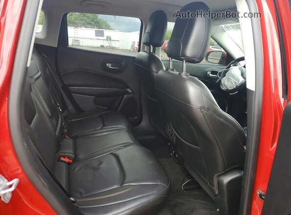 3C4NJDCB6JT280860 2018 JEEP COMPASS Red Rear interior view