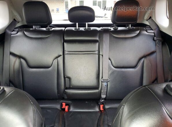 3C4NJDCB6JT280860 2018 JEEP COMPASS Red Rear seats view