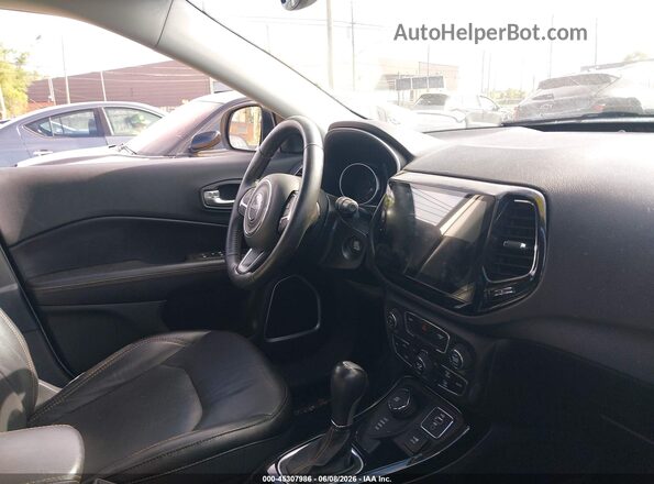 3C4NJDCB6JT399248 2018 JEEP COMPASS White Widok wnętrza z przodu