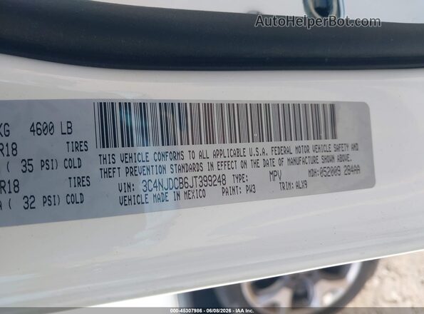 3C4NJDCB6JT399248 2018 JEEP COMPASS White Widok komory silnika