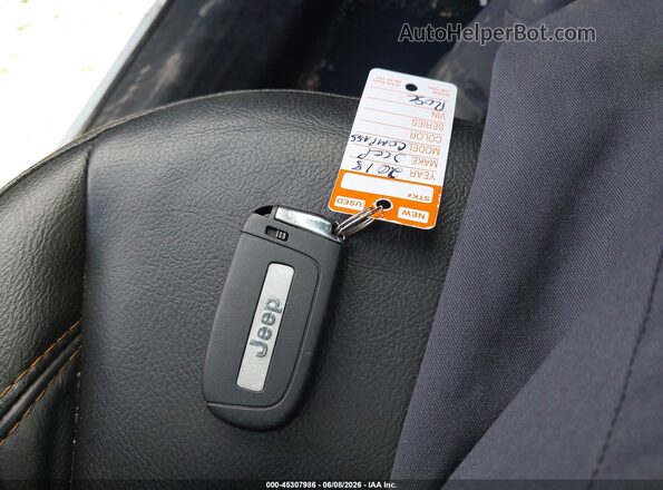 3C4NJDCB6JT399248 2018 JEEP COMPASS White Widok deski rozdzielczej