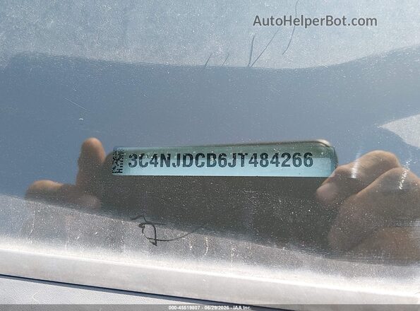 3C4NJDCB6JT484266 2018 JEEP COMPASS Silver Вид підкапотного простору