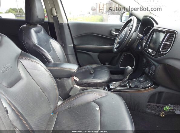 3C4NJDCB6KT645796 2019 JEEP COMPASS White Вид салону спереду