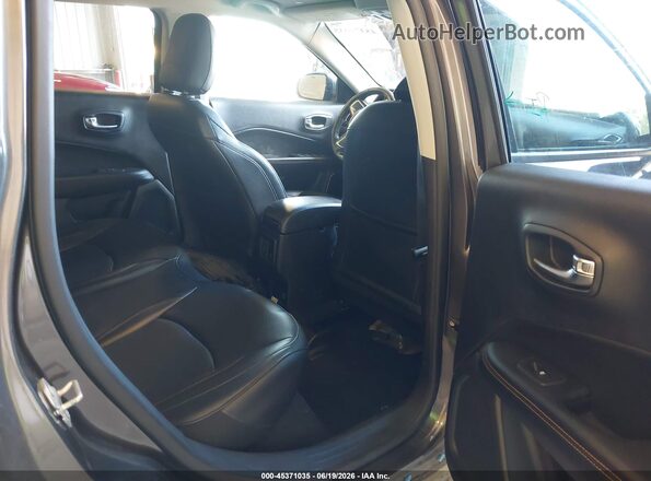 3C4NJDCB6KT842208 2019 JEEP COMPASS Gray Widok naklejki z numerem VIN