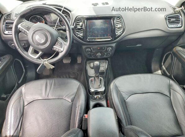 3C4NJDCB7JT177415 2018 JEEP COMPASS Silver 