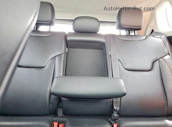 3C4NJDCB7JT177415 2018 JEEP COMPASS Silver 