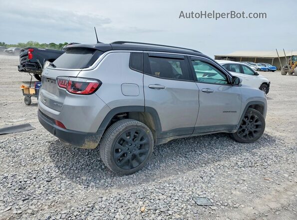 3C4NJDCB7JT177415 2018 JEEP COMPASS Silver 
