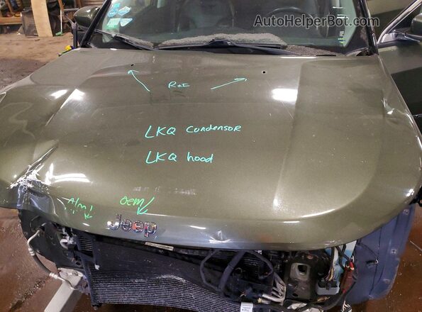 3C4NJDCB7JT435061 2018 JEEP COMPASS Зеленый Вид подкапотного пространства