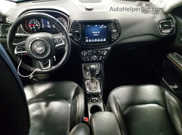 3C4NJDCB7JT435061 2018 JEEP COMPASS Зеленый Вид панели приборов
