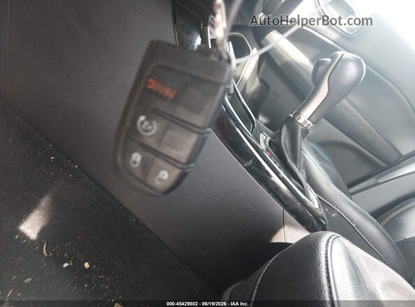 3C4NJDCB7JT442589 2018 JEEP COMPASS Белый Вид панели приборов