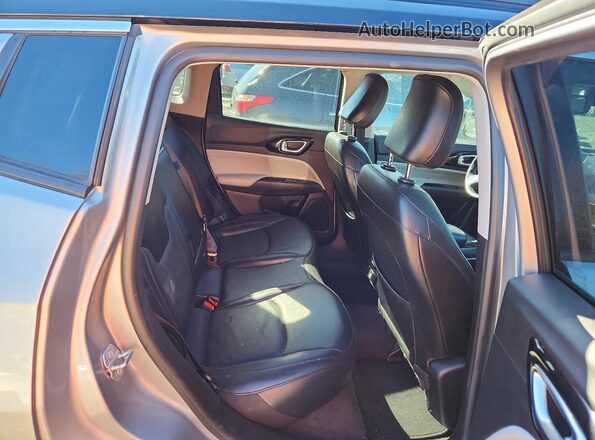 3C4NJDCB7NT226389 2022 JEEP COMPASS Серебряный 