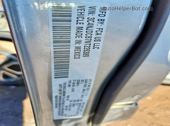 3C4NJDCB7NT226389 2022 JEEP COMPASS Серебряный 