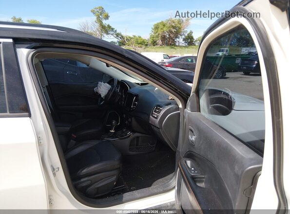 3C4NJDCB8JT179447 2018 JEEP COMPASS White წინა სალონის ხედი