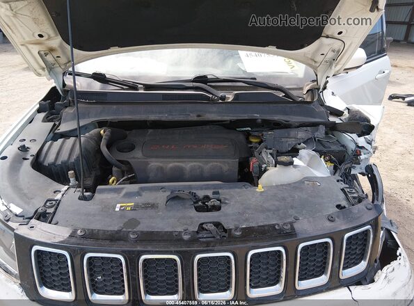 3C4NJDCB8JT179447 2018 JEEP COMPASS White უკანა ხედი