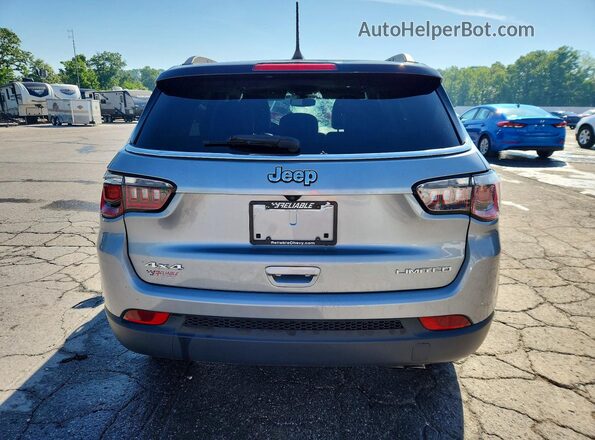 3C4NJDCB8JT190478 2018 JEEP COMPASS Silver Widok z tyłu