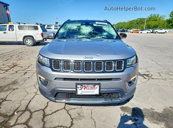 3C4NJDCB8JT190478 2018 JEEP COMPASS Silver Widok z przodu