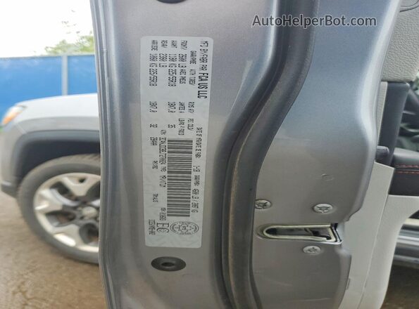 3C4NJDCB8JT270024 2018 JEEP COMPASS Silver Вид наклейки з VIN-кодом