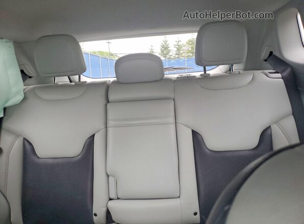3C4NJDCB8JT270024 2018 JEEP COMPASS Silver Вид задніх сидінь