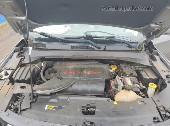3C4NJDCB8JT270024 2018 JEEP COMPASS Silver Вид підкапотного простору