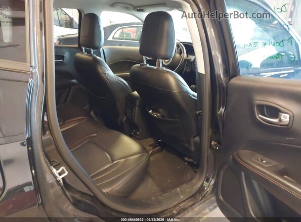 3C4NJDCB8JT354229 2018 JEEP COMPASS Black VIN sticker view