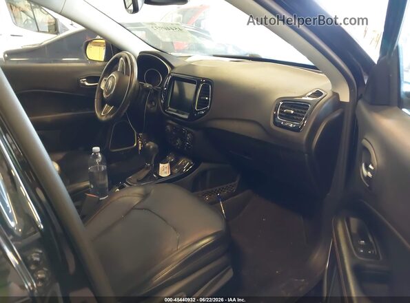 3C4NJDCB8JT354229 2018 JEEP COMPASS Black Front interior view