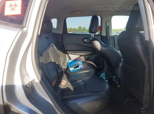 3C4NJDCB8KT661319 2019 JEEP COMPASS Gray Вид задньої частини салону