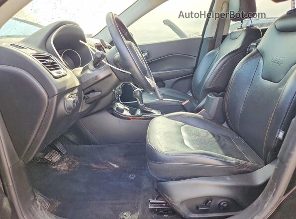 3C4NJDCB8KT690450 2019 JEEP COMPASS Black Front interior view