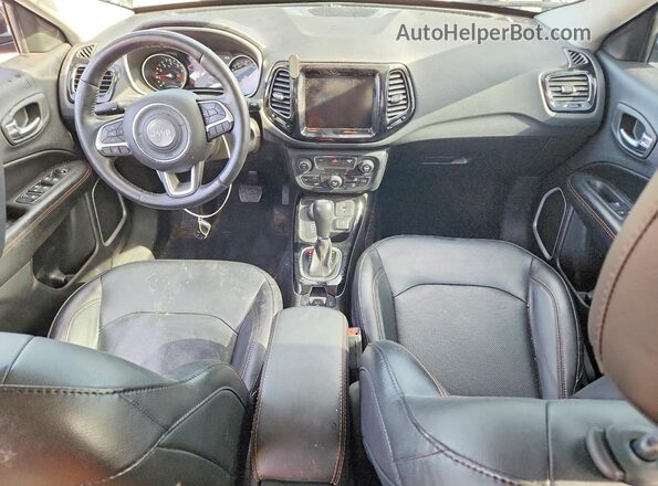 3C4NJDCB8KT690450 2019 JEEP COMPASS Black Dashboard view